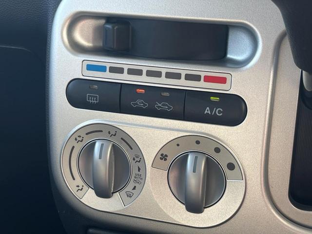 寒い冬も暑い夏も全席に快適な空調を届けてくれる、ダイヤル式エアコンを装備♪