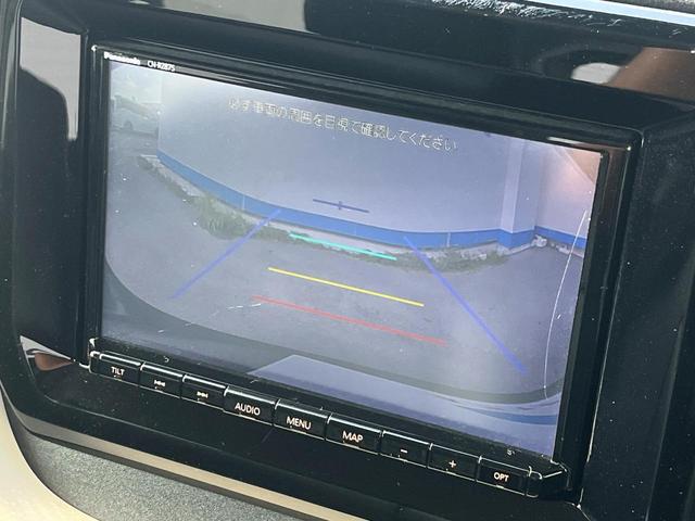 【バックカメラ】駐車時に後方がリアルタイム映像で確認できます。大型商業施設や立体駐車場での駐車時や、夜間のバック時に大活躍！運転スキルに関わらず、今や必須となった装備のひとつです！