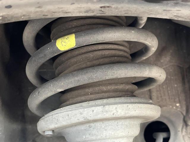 お車を安心してお乗りいただく為には、足回りの定期点検が欠かせません。サービスサポート（有償保証）では無料点検もご提供しており、安心のカーライフをお過ごしいただけるサポート体制が整っています。