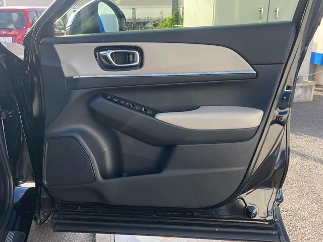 ヴェゼル ｅ：ＨＥＶ　Ｚ　１年保証付　全周囲カメラ　衝突被害軽減システム　レーダークルーズ　電動リアゲート　ハーフレザーシート　ドラレコ　スマートキー　ＬＥＤヘッド　ＥＴＣ２．０　純正１８インチアルミ　オートハイビーム（41枚目）