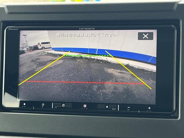 【バックカメラ】駐車時に後方がリアルタイム映像で確認できます。大型商業施設や立体駐車場での駐車時や、夜間のバック時に大活躍！運転スキルに関わらず、今や必須となった装備のひとつです！