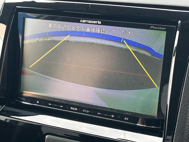 【バックカメラ】駐車時に後方がリアルタイム映像で確認できます。大型商業施設や立体駐車場での駐車時や、夜間のバック時に大活躍！運転スキルに関わらず、今や必須となった装備のひとつです！