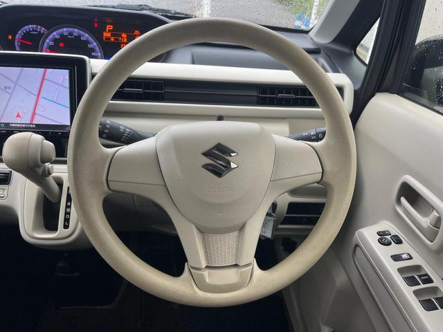 ステアリングも使用感が少なく、きれいな状態となっております♪