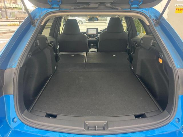 後席を格納すると、これだけの広さが！シーンに合わせたシートアレンジで、大きな荷物も積むことが出来ます♪