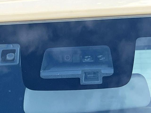 �y�X�Y�L�@�Z�[�t�e�B�T�|�[�g�z���s���ɑO���̎ԗ�����F�����A�Փ˂������Ȏ��͌x��ƃu���[�L�ŏՓˉ���Ɣ�Q�y�����A�V�X�g�B�����S�Ƀh���C�u�����y���݂��������܂��B