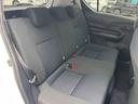 後部座席も気になるようなキズ・汚れやへたり等、大きなダメージはなく、良好な状態です。