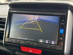 【バックカメラ】駐車時に後方がリアルタイム映像で確認できます。大型商業施設や立体駐車場での駐車時や、夜間のバック時に大活躍！運転スキルに関わらず、今や必須となった装備のひとつです！ 4