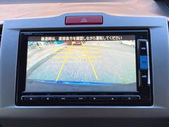 【バックカメラ】駐車時に後方がリアルタイム映像で確認できます。大型商業施設や立体駐車場での駐車時や、夜間のバック時に大活躍！運転スキルに関わらず、今や必須となった装備のひとつです！ 4