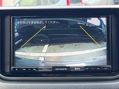 【バックカメラ】駐車時に後方がリアルタイム映像で確認できます。大型商業施設や立体駐車場での駐車時や、夜間のバック時に大活躍！運転スキルに関わらず、今や必須となった装備のひとつです！ 4