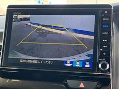 【バックカメラ】駐車時に後方がリアルタイム映像で確認できます。大型商業施設や立体駐車場での駐車時や、夜間のバック時に大活躍！運転スキルに関わらず、今や必須となった装備のひとつです！ 5