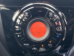 【オートエアコン】一度お好みの温度に設定すれば、車内の温度を検知し風量や温度を自動で調整。暑い…寒い…と何度もスイッチ操作をする必要はありません。快適な車内空間には必須の機能ですね♪ 7