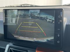 【バックカメラ】駐車時に後方がリアルタイム映像で確認できます。大型商業施設や立体駐車場での駐車時や、夜間のバック時に大活躍！運転スキルに関わらず、今や必須となった装備のひとつです！ 6