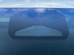 【トヨタセーフティセンス】走行中に前方の車両等を認識し、衝突しそうな時は警報とブレーキで衝突回避と被害軽減をアシスト。より安全にドライブをお楽しみいただけます。 6