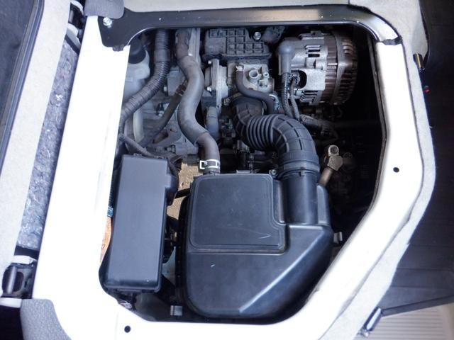 運転席座面下にはエンジンがあり、サビ等ほぼなくキレイ！メンテナンスリース車両だったので６か月毎にオイル交換点検整備されています。