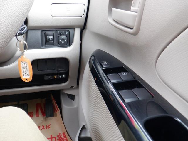 運転席右側には、ヘッドライトレベライザー、電動格納ミラー＆調整、ＥＴＣ付き