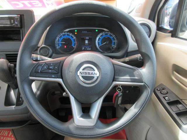 ステアリングまわり、メーター内には低燃費運転をアシストするエコインジゲーターやインフォメーションディスプレーが優秀です！