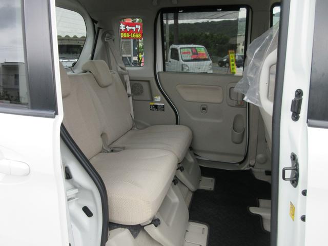 運転席後ろ、リアシートより。