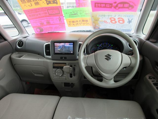 運転席ビュー、ベンチシートで広々感ＵＰ！アームレスト付き、オーバーヘッドシェルフ天井小物入れＢＯＸ付き、レーダーブレーキサポート先進安全装備搭載☆７インチナビＴＶ付き。