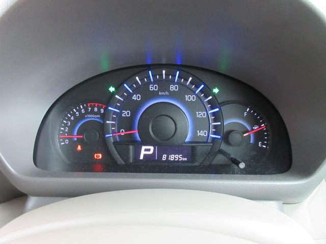 メーター内には低燃費運転をアシストするエコインジゲーター付き。