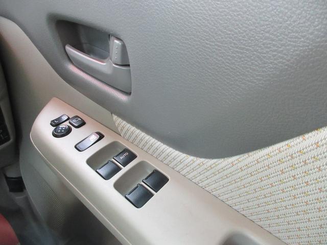 運転席ドアパネルより