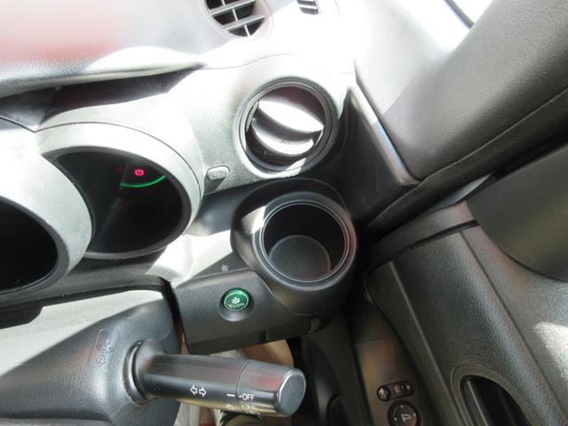 よく使う運転席ドリンクホルダーの位置が優秀です。