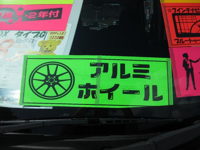 純正１４インチアルミホイール付き。