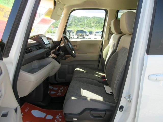 助手席より、ベンチシートで広々感ＵＰ！全席抗菌・消臭クリーニング仕上げ