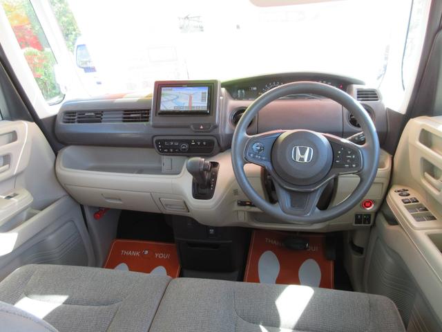 運転席ビュー、ベンチシートで広々感ＵＰ！ホンダセンシング先進安全装備搭載☆７インチナビ付き！バックカメラ＆ＥＴＣ付き。