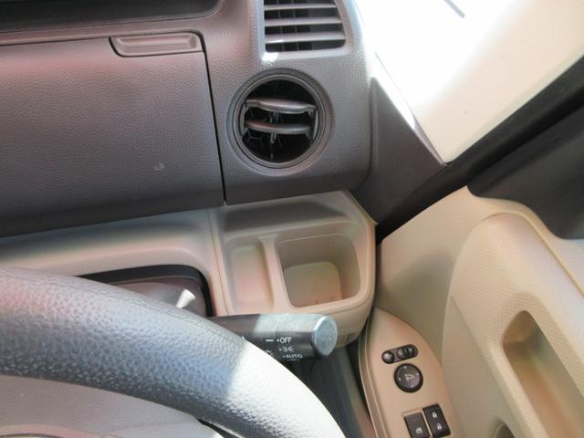 運転席右側より、よく使うドリンクホルダーの位置が優秀です。