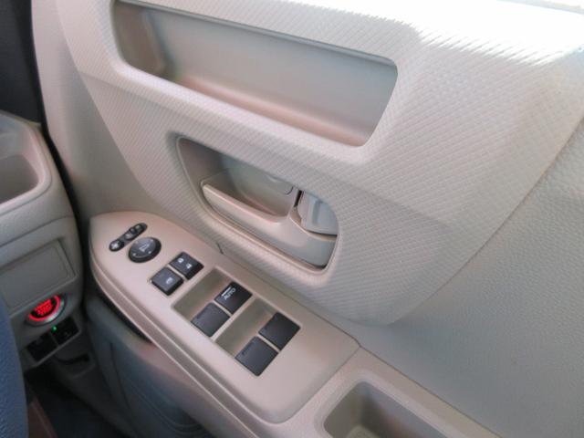 運転席ドアパネルより。