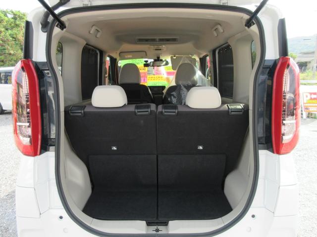 リアゲートＯＰＥＮ！リアシートそのままでも十分な荷室の広さ。