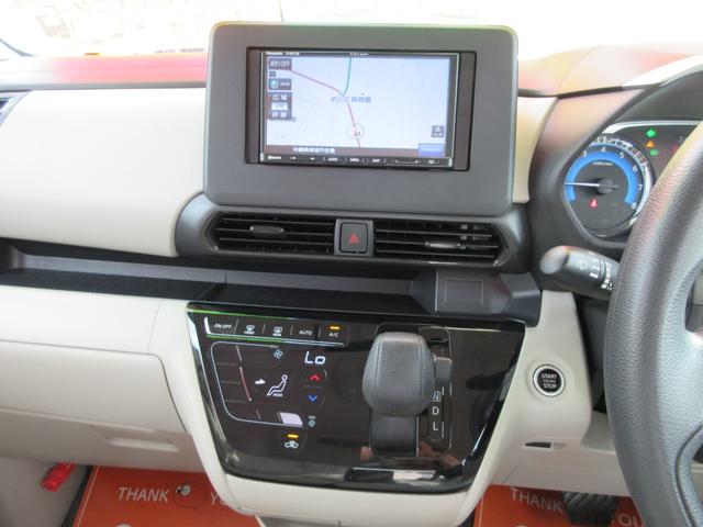 センターパネルより、７インチナビ・ＣＤ・ブルートゥース・ＥＴＣ・ＵＳＢ・全方位アラウンドビューモニター搭載！