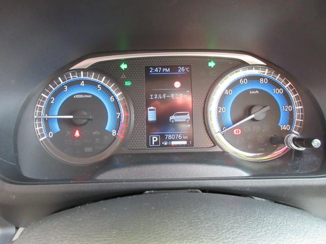 ＡＴシフト下には便利な小物入れテーブル、ドリンクホルダー×１