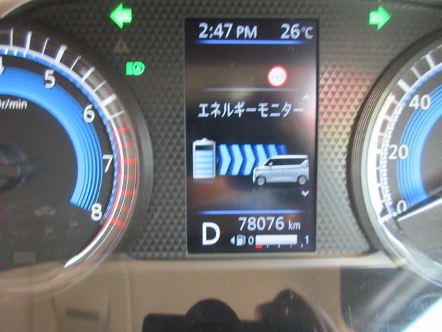 ＡＴシフト下には便利な小物入れテーブル、ドリンクホルダー×１