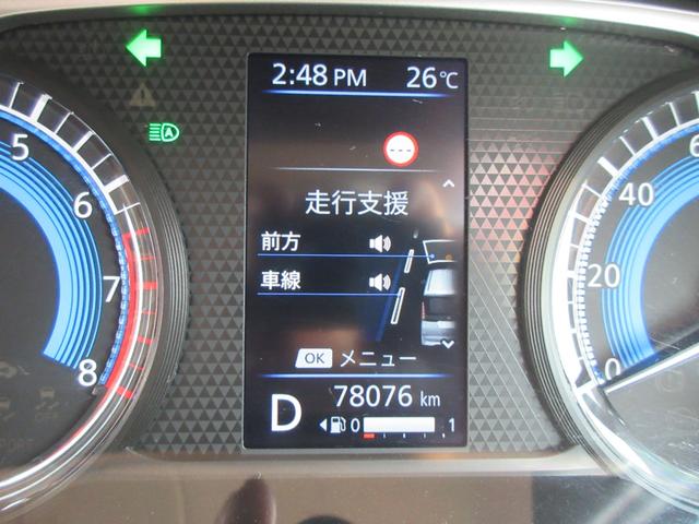 ＡＴシフト下には便利な小物入れテーブル、ドリンクホルダー×１