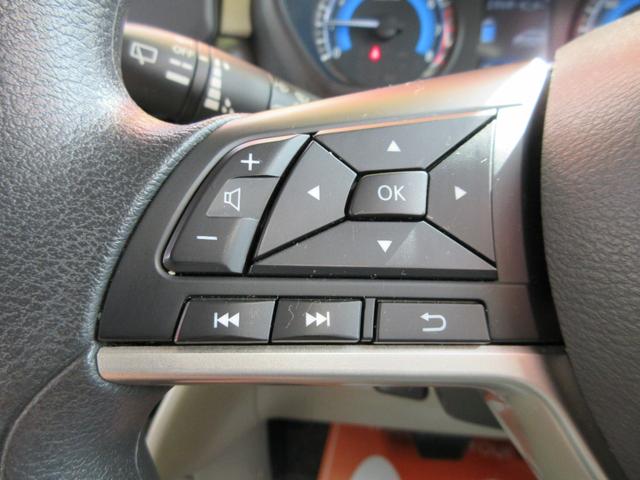 ←左　ステアリング・オーディオ操作スイッチ