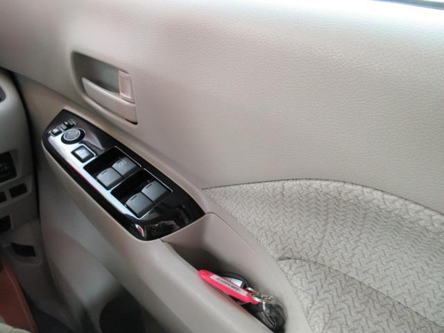 運転席ドアパネルより