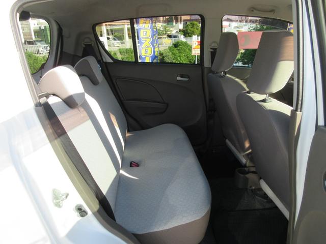 運転席後ろ、リアシートより。