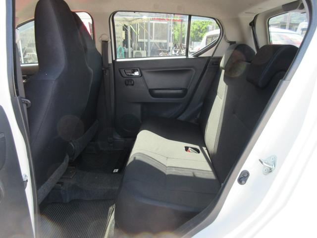 助手席後ろ、リアシートより