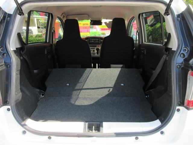 リアゲートＯＰＥＮ！リアシートを前に倒せばさらに大きな荷物も載せられます。