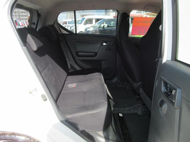 運転席後ろ、リアシートより。