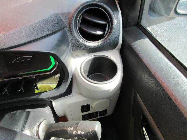 運転席右側より、よく使うドリンクホルダーの位置がＧＯＯＤです。