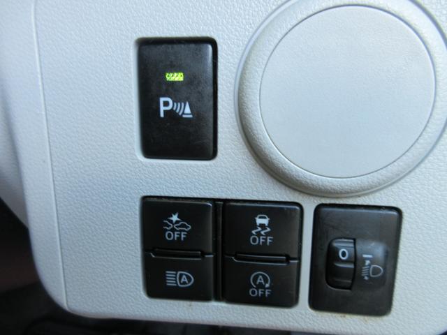 運転席右側より、パーキングアシスト→前後クリアランスソナー付き、他各種スマートアシストスイッチ類。