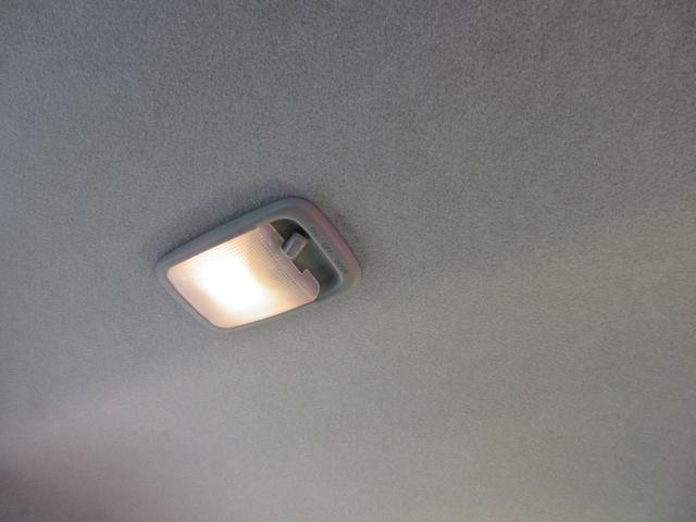 サンバイザー＆バニティミラー＆照明付き