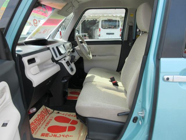 助手席シートより、ベンチシートで広々感ＵＰ！アームレスト付き、全席抗菌・消臭クリーニング仕上げ