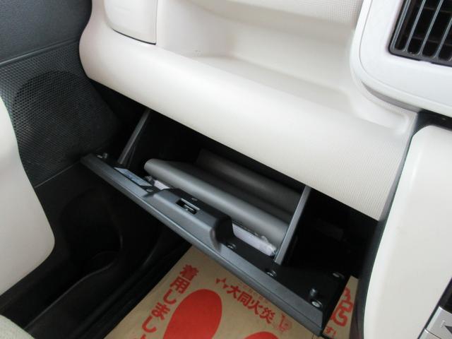 助手席前の収納でグローブＢＯＸ内とその上小物置きとしてＧＯＯＤ☆ドリンクホルダー×１上部にはフタタイプ小物入れ付き