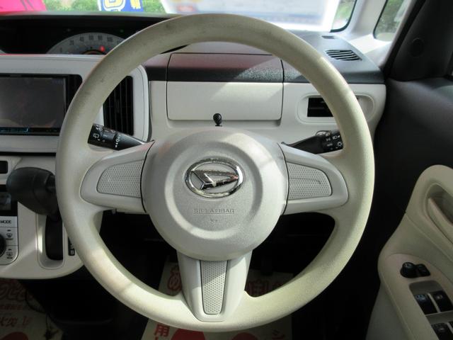 ステアリングまわり、メーターはセンターメーターですぐ慣れますし見やすいです。