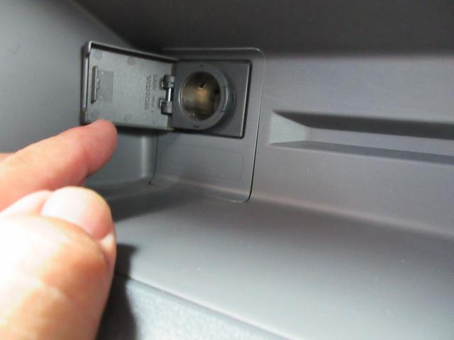 助手席前、１００ｖシガーソケット電源付き