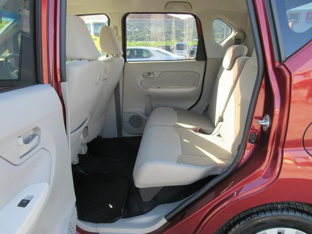 助手席後ろ、リアシートより、リアシートは前後にスライド＆リクライニング＆フルフラット荷室モードにもできます。