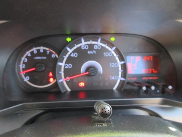 メーター内には低燃費運転をアシストするエコインジゲーターイルミネーション付き。